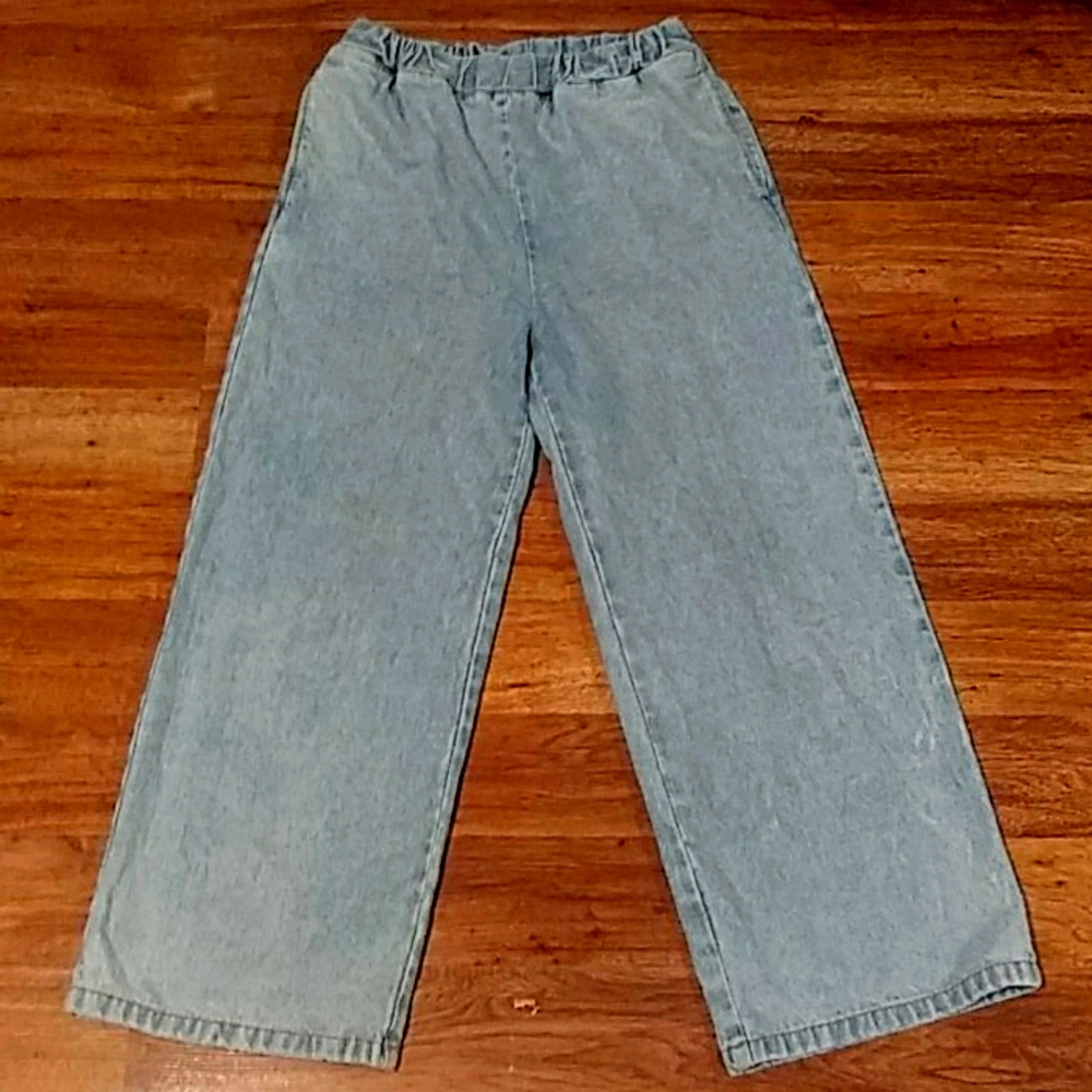 Baggy little blue jeans
